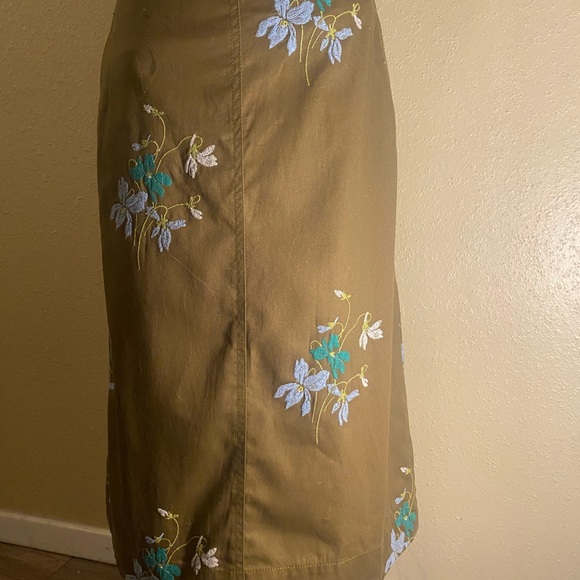 Ann Taylor - Picture 7 of 7